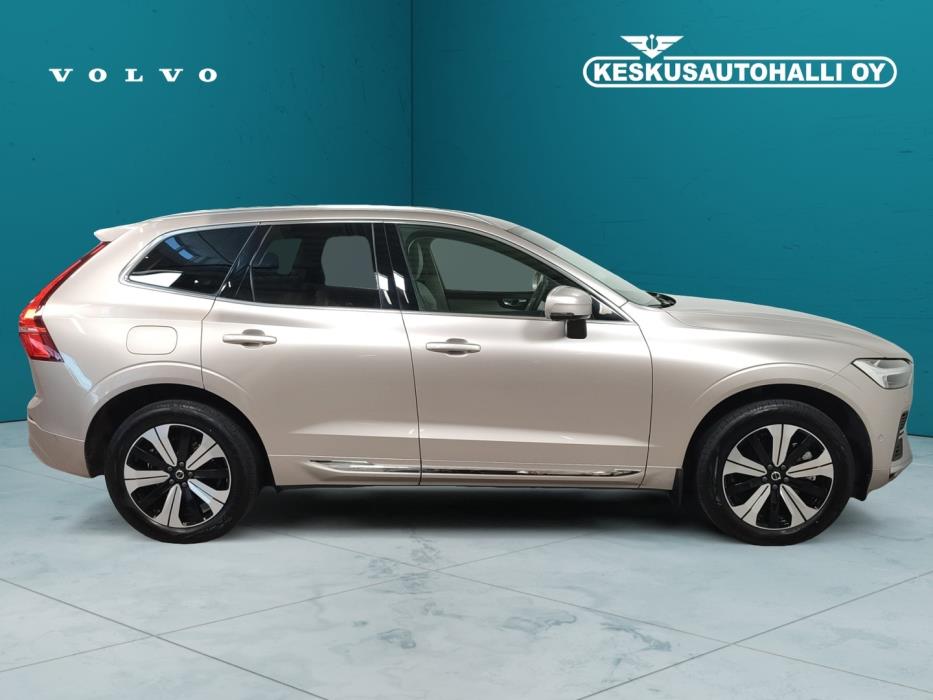 VOLVO XC60 2025