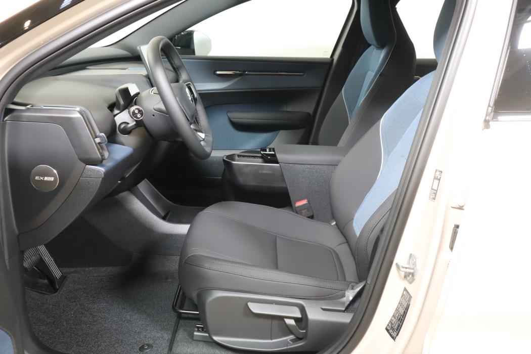 VOLVO EX30 2026