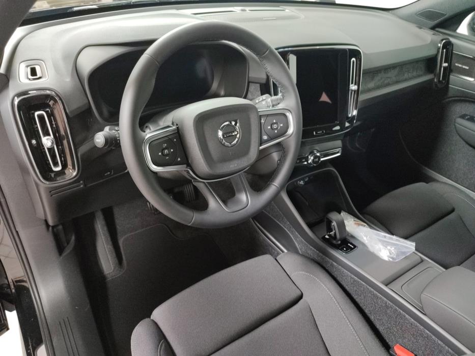 VOLVO EX40 2027