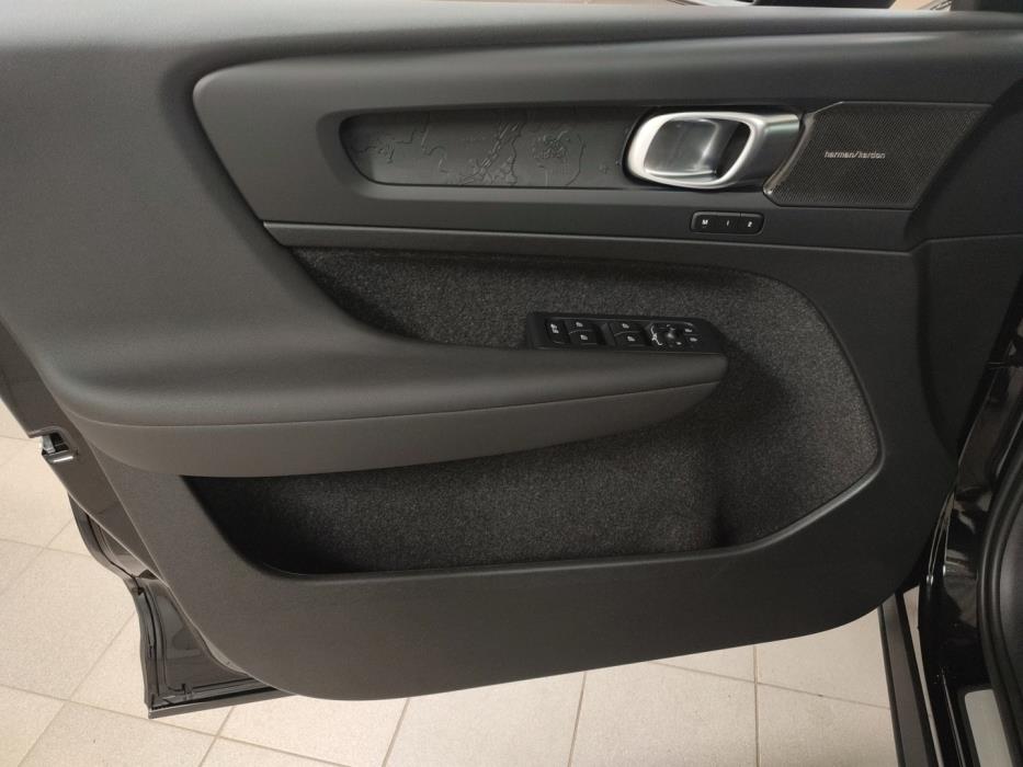 VOLVO EX40 2027