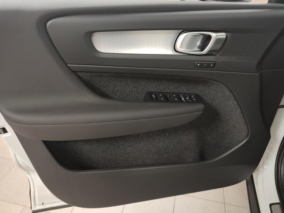 VOLVO XC40 2027