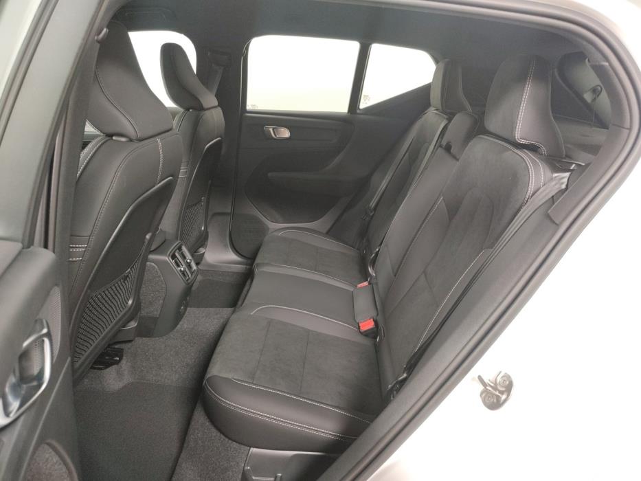 VOLVO EX40 2027