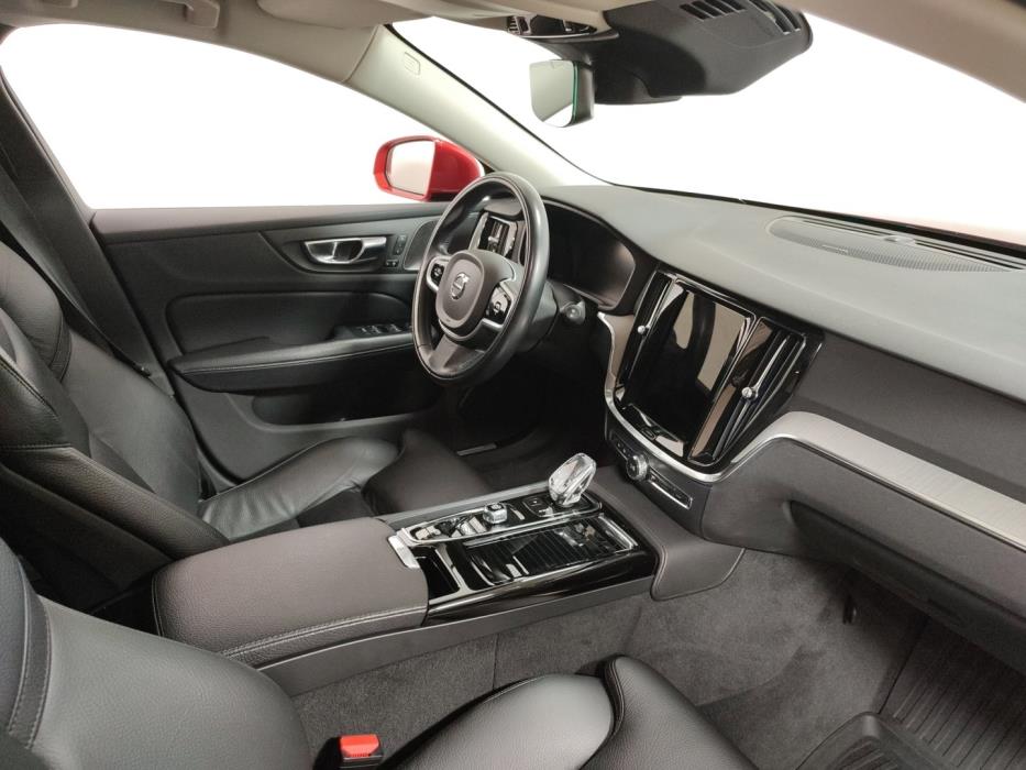 VOLVO V60 2021