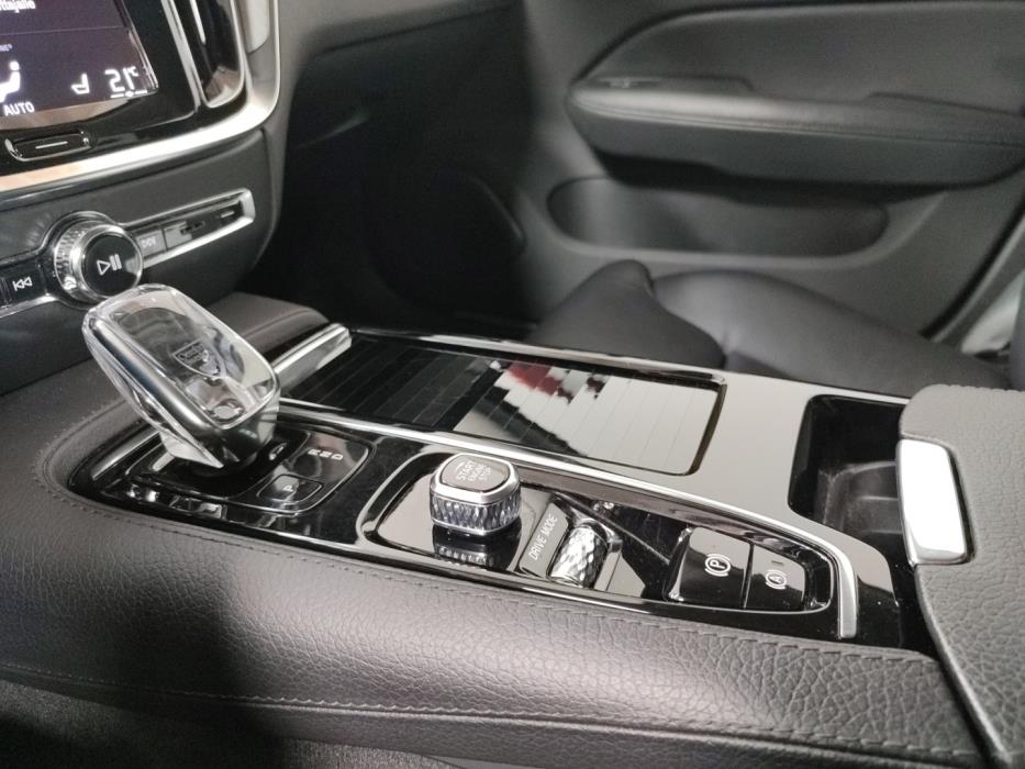 VOLVO V60 2021