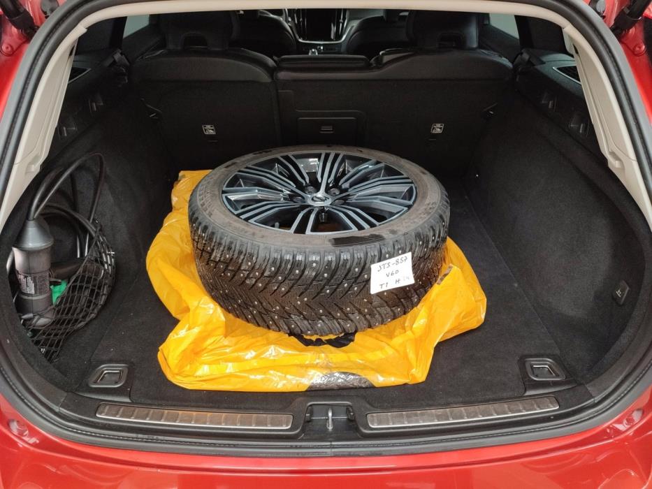 VOLVO V60 2021