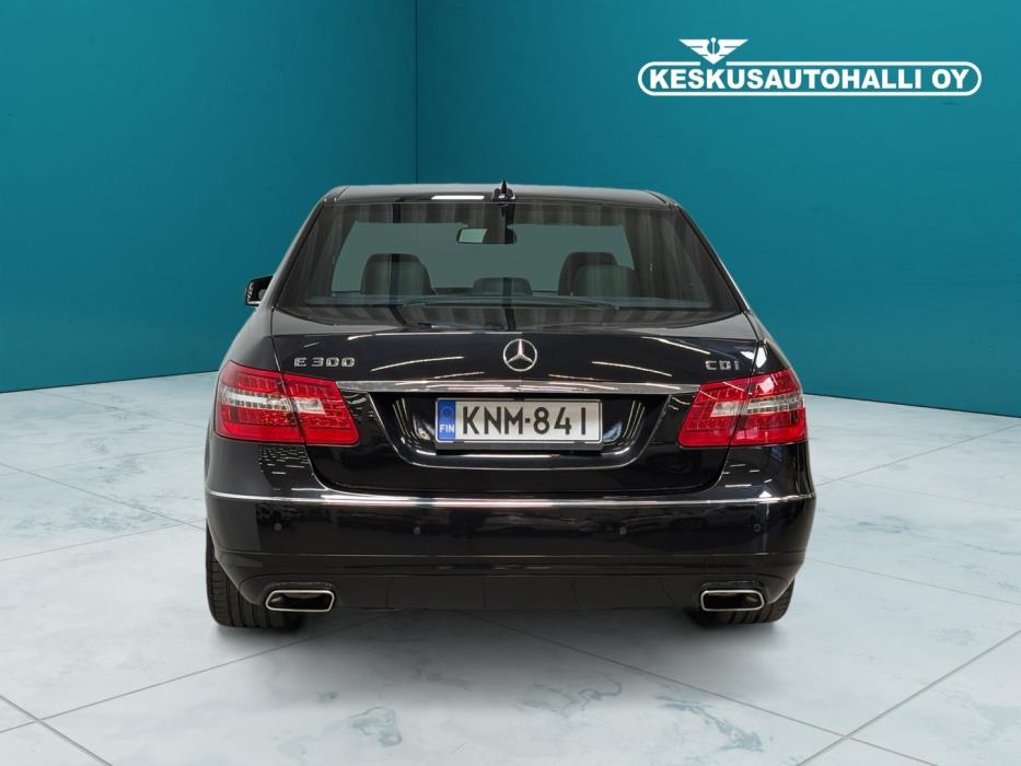 MERCEDES-BENZ E 2012