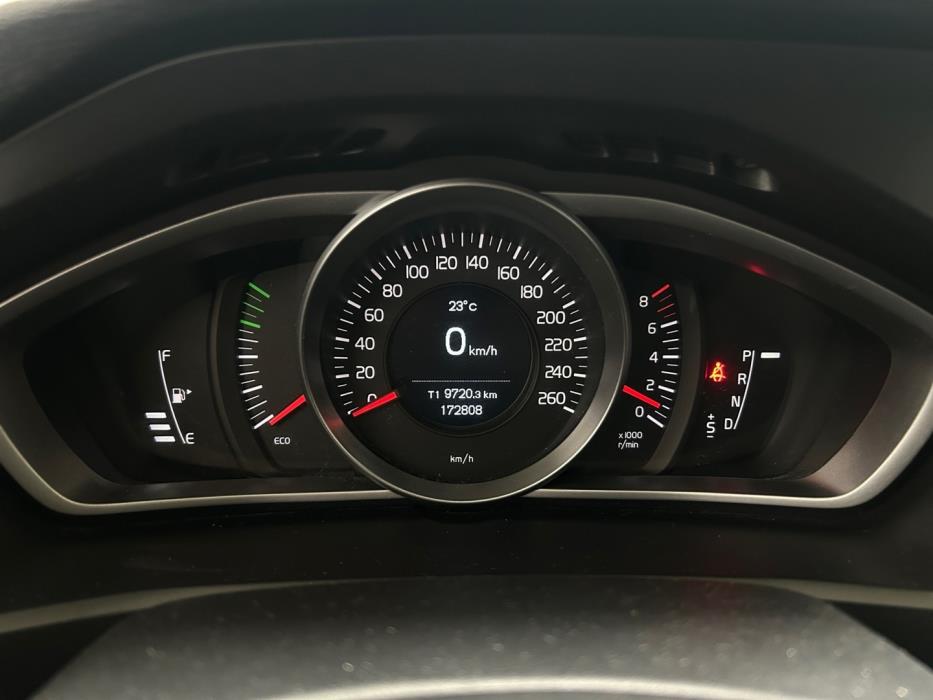 VOLVO V40 2017