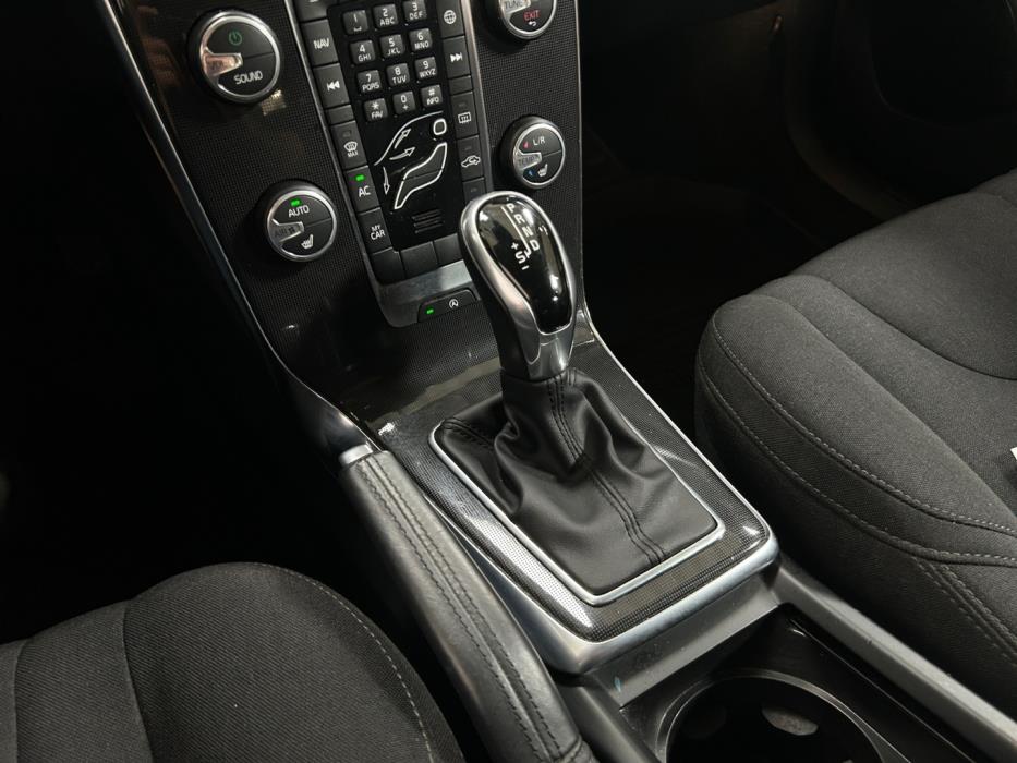 VOLVO V40 2017