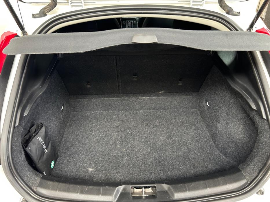 VOLVO V40 2017