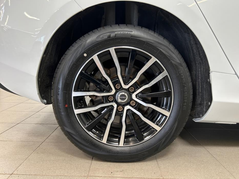 VOLVO V40 2017