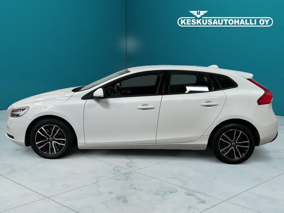 VOLVO V40 2017