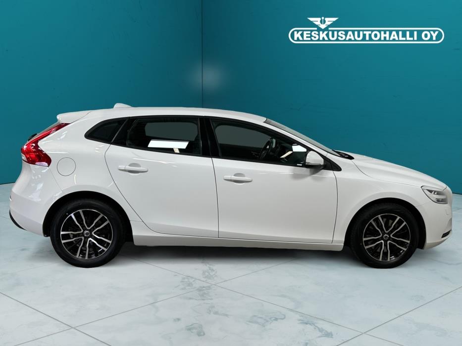 VOLVO V40 2017