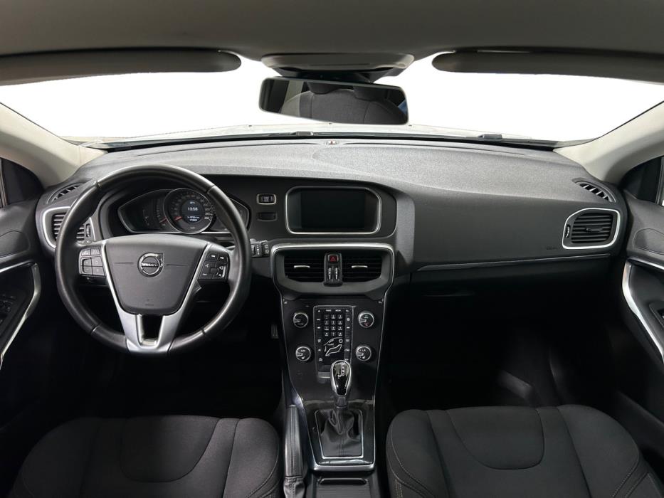 VOLVO V40 2017