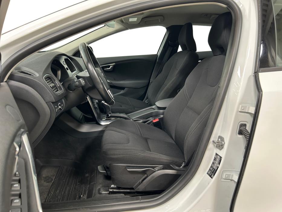 VOLVO V40 2017
