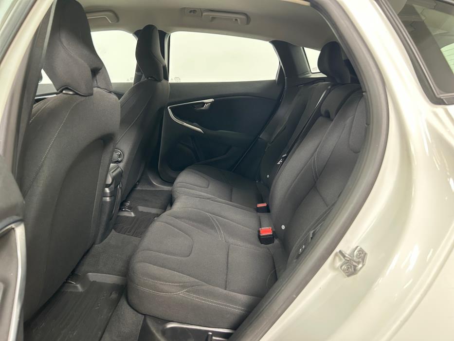VOLVO V40 2017