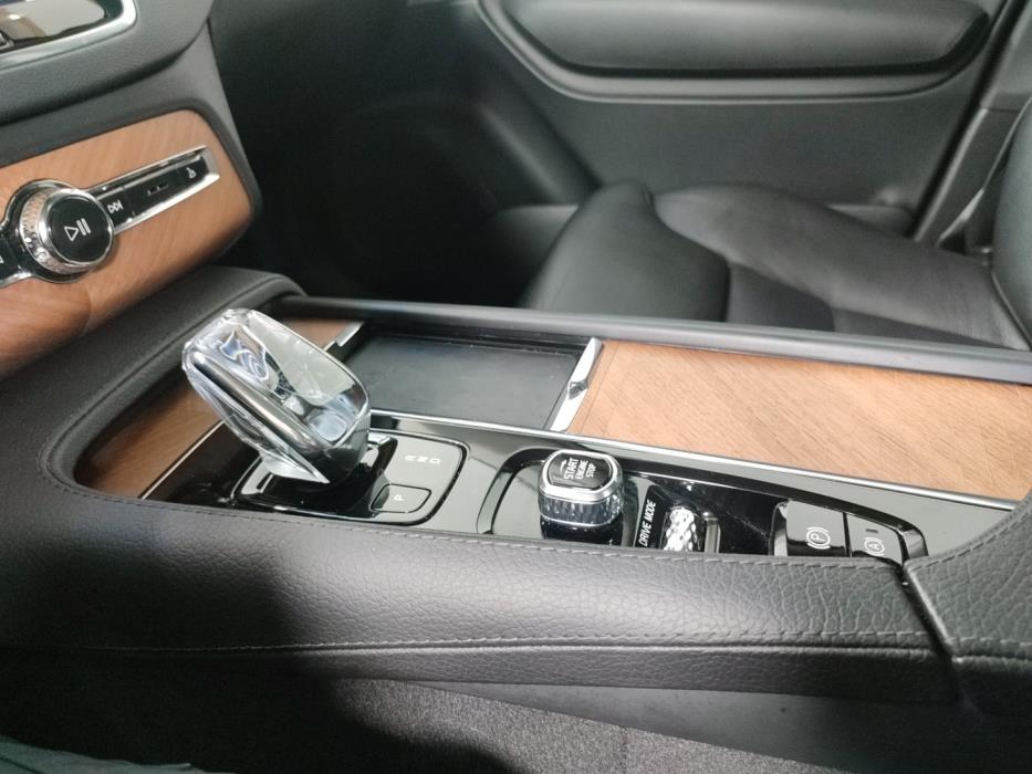 VOLVO XC90 2021