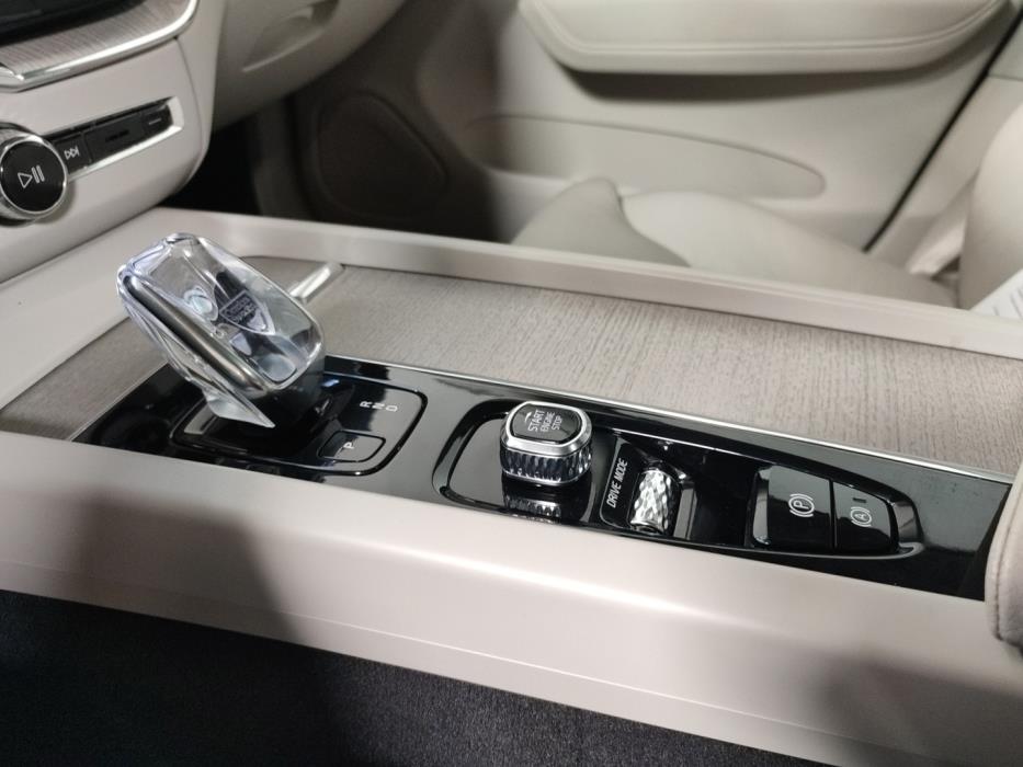 VOLVO XC60 2021