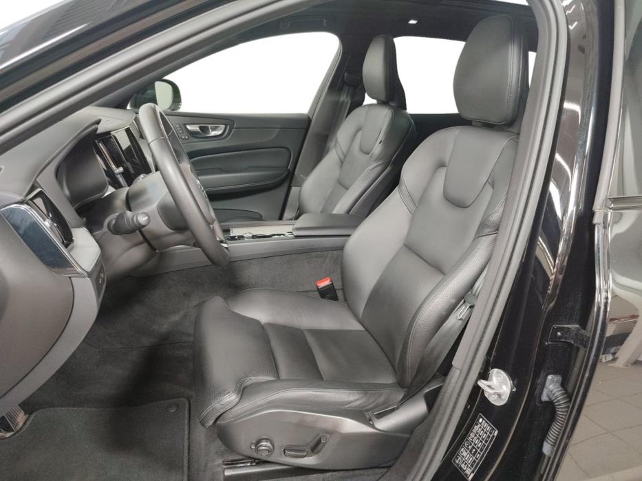 VOLVO XC60 2023