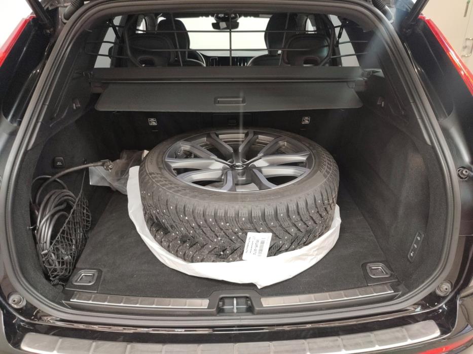 VOLVO XC60 2023