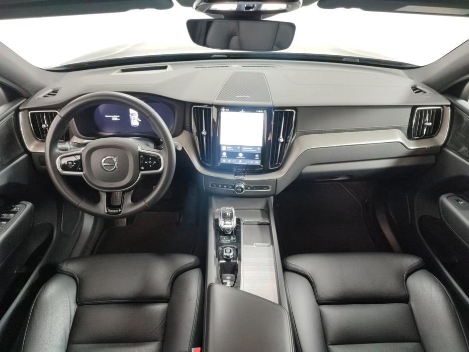 VOLVO XC60 2023