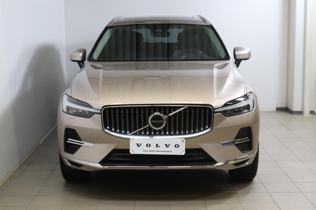 VOLVO XC60 2023