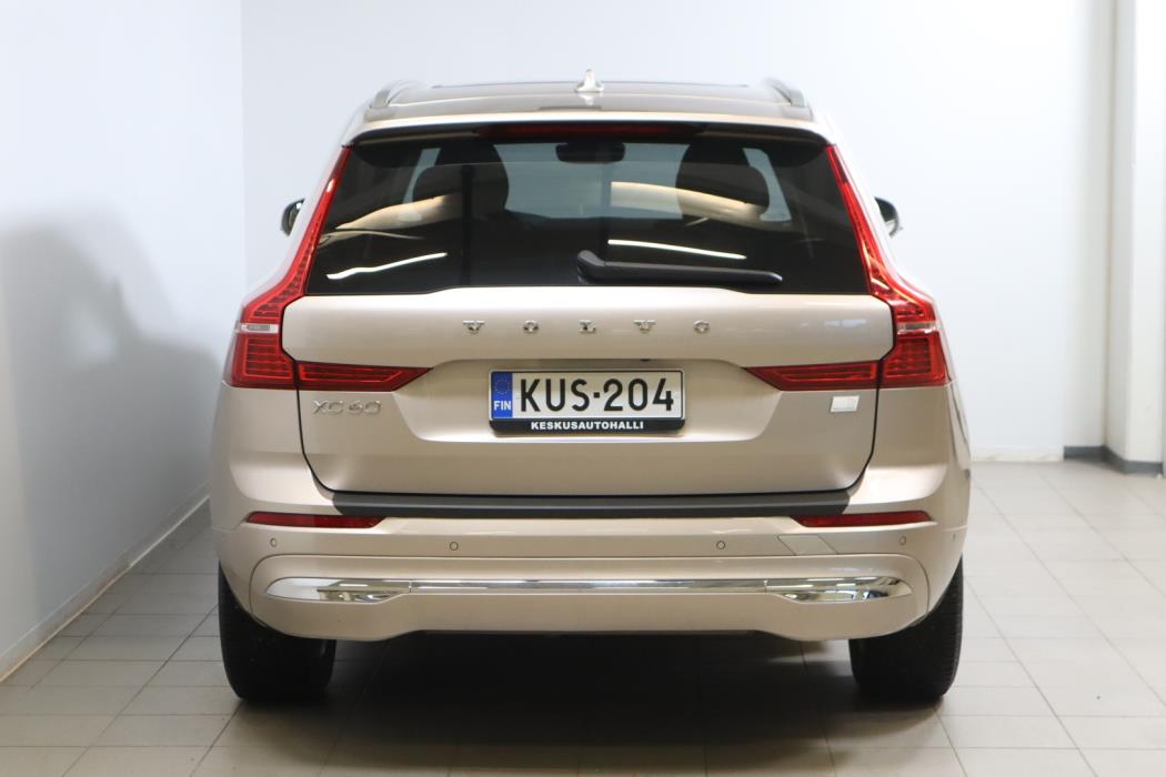 VOLVO XC60 2023