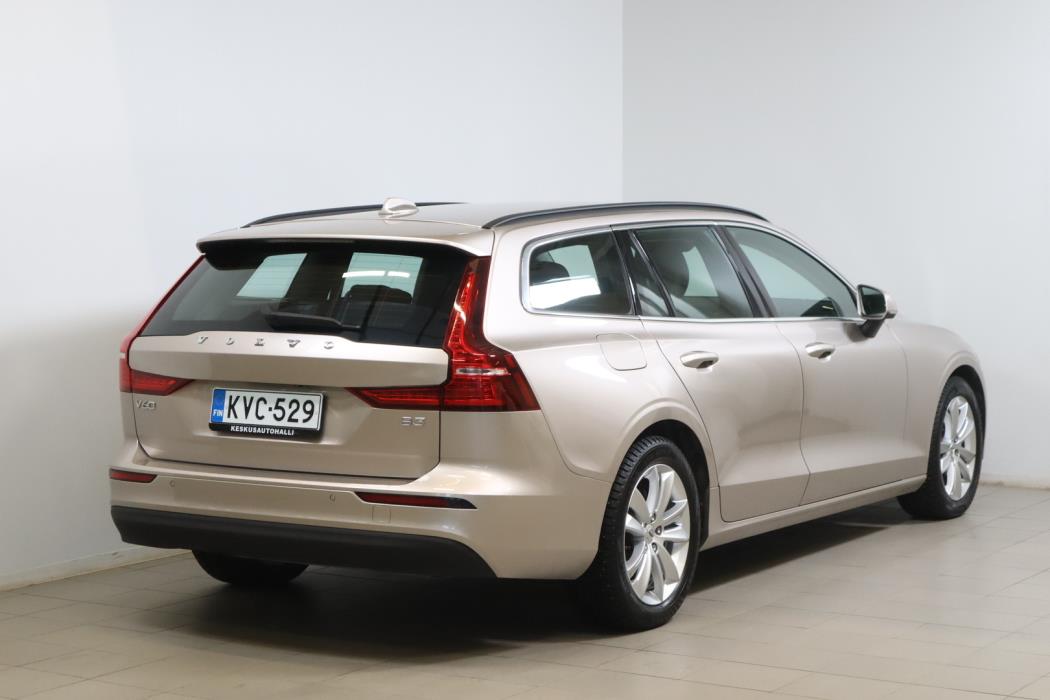 VOLVO V60 2023