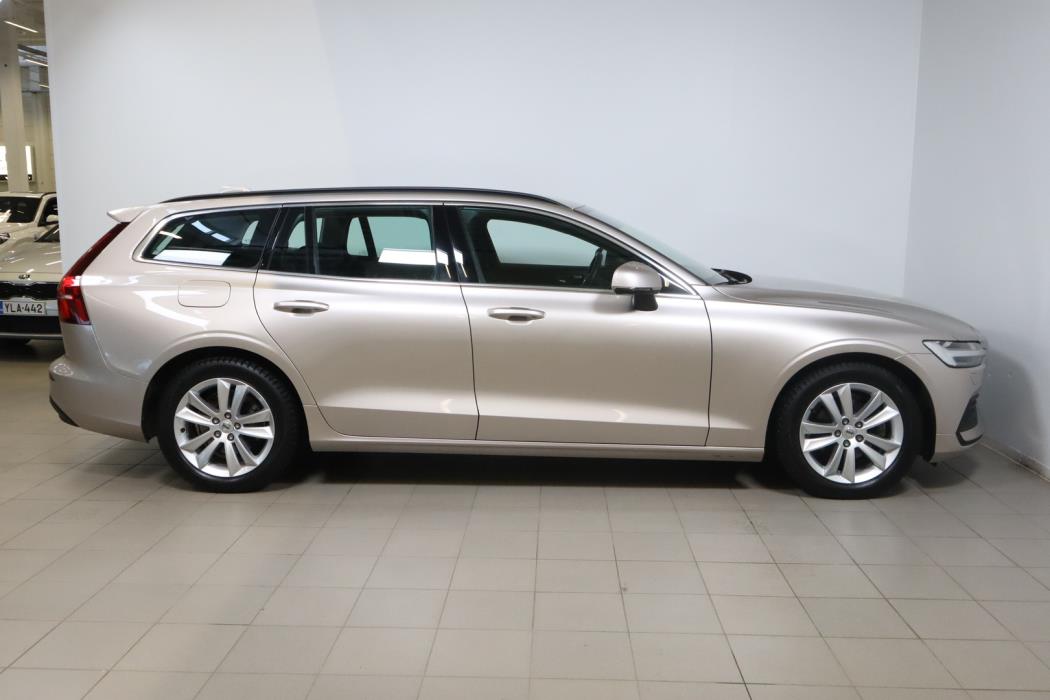 VOLVO V60 2023