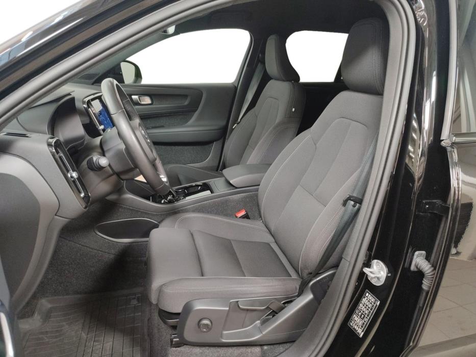 VOLVO XC40 2023