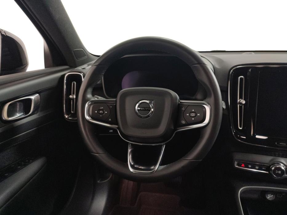 VOLVO XC40 2023