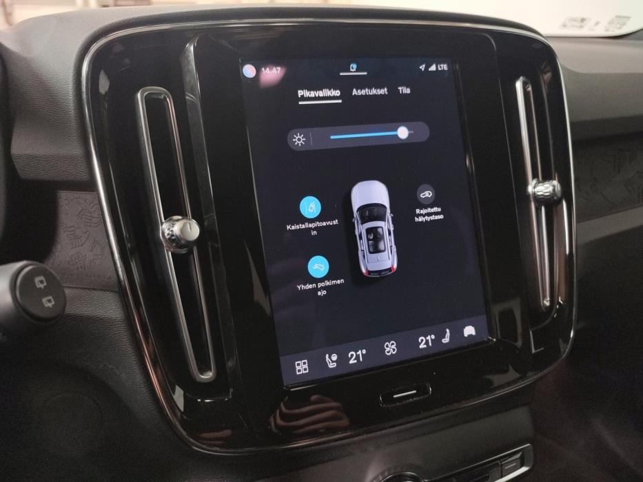 VOLVO XC40 2023
