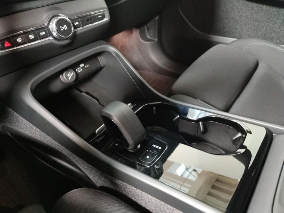 VOLVO XC40 2023