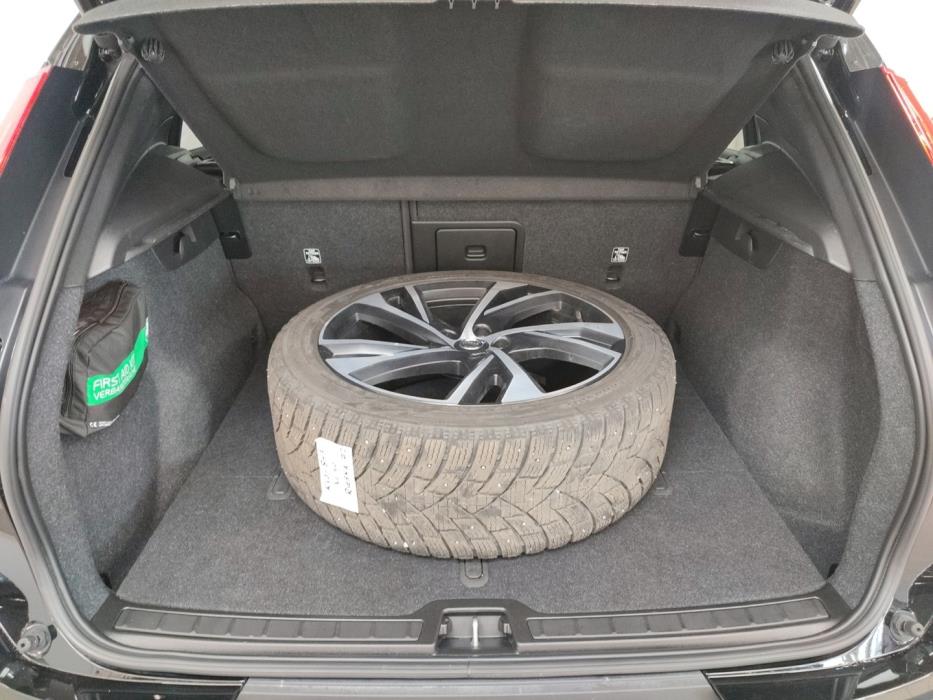 VOLVO XC40 2023