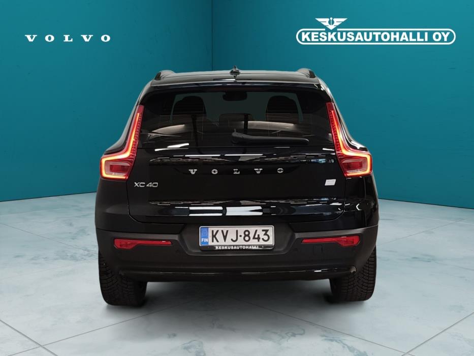 VOLVO XC40 2023