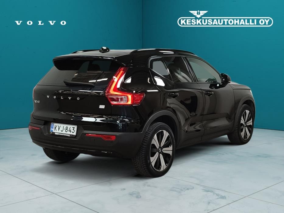 VOLVO XC40 2023