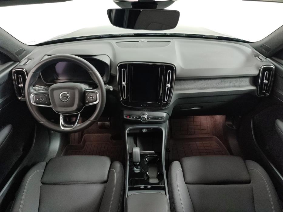 VOLVO XC40 2023