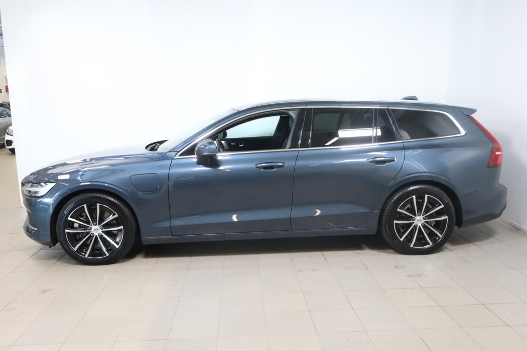 VOLVO V60 2025