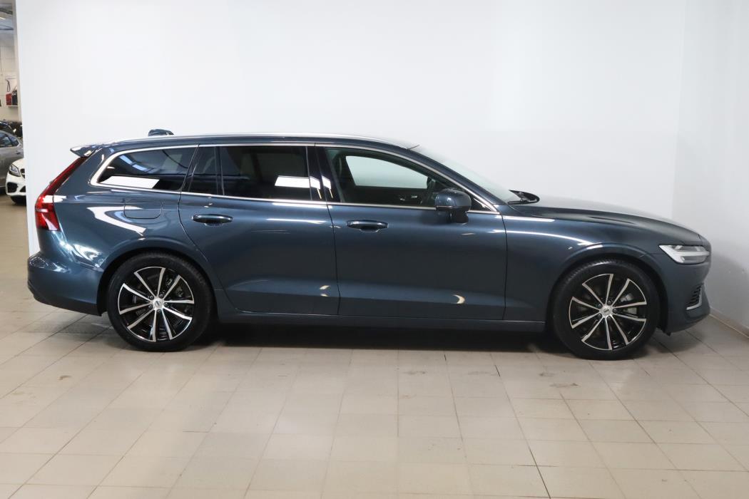 VOLVO V60 2025