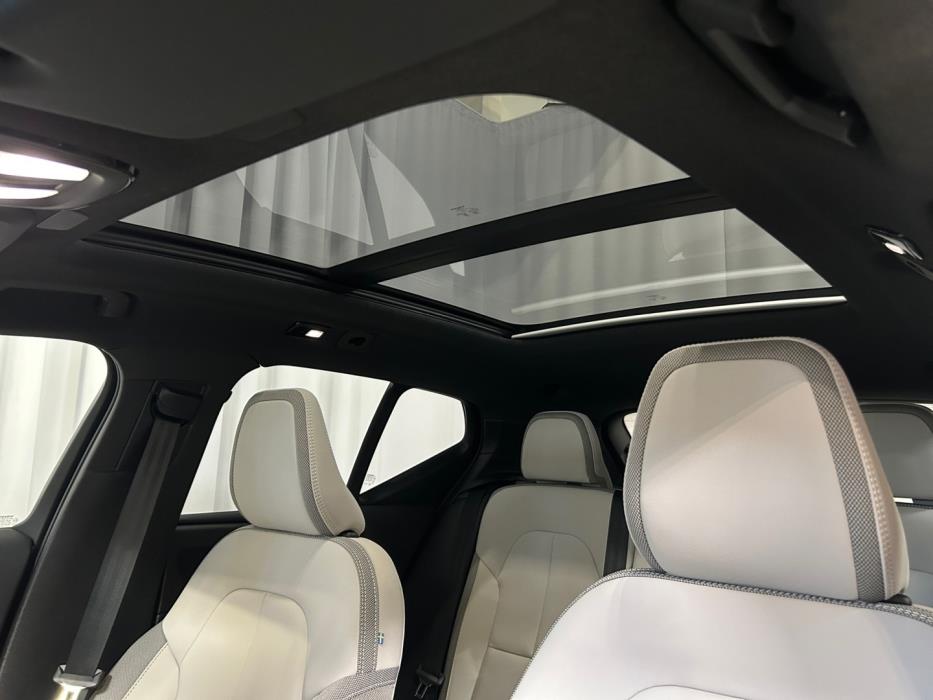 VOLVO EX40 2026