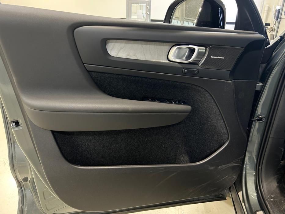 VOLVO EX40 2026