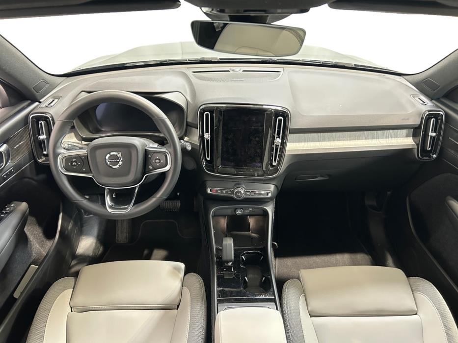 VOLVO EX40 2026