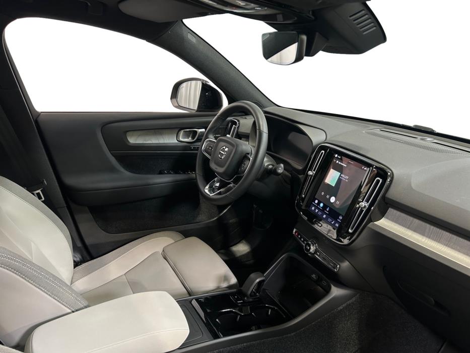 VOLVO EX40 2026