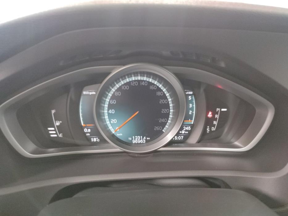 VOLVO V40 2018