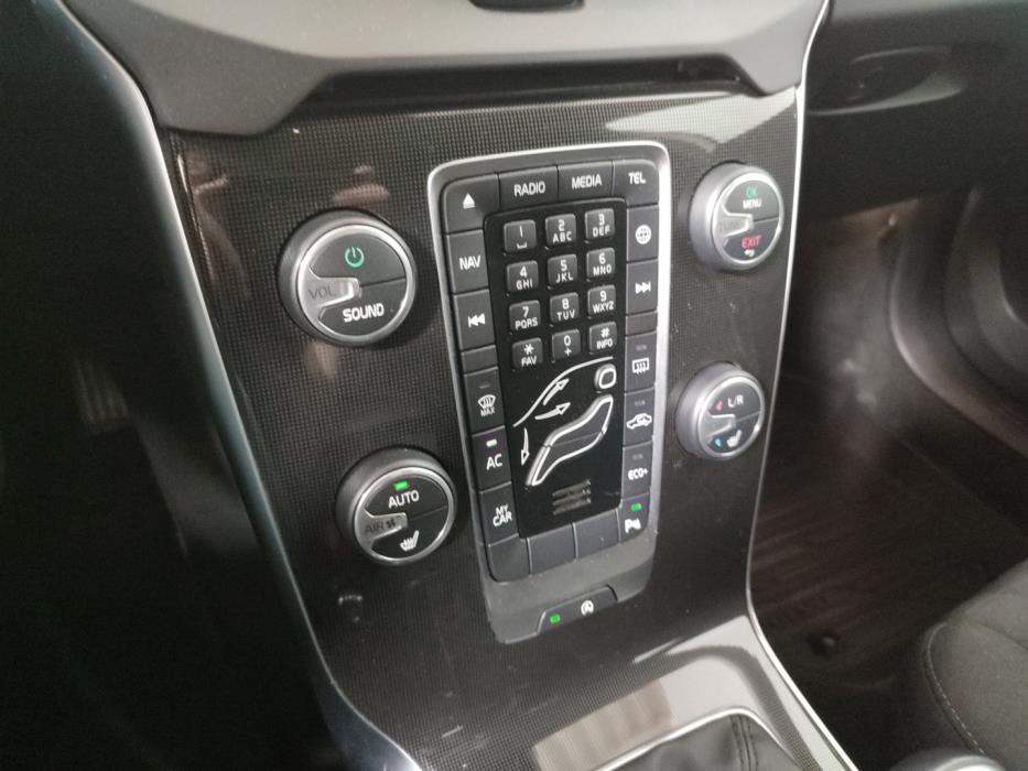 VOLVO V40 2018