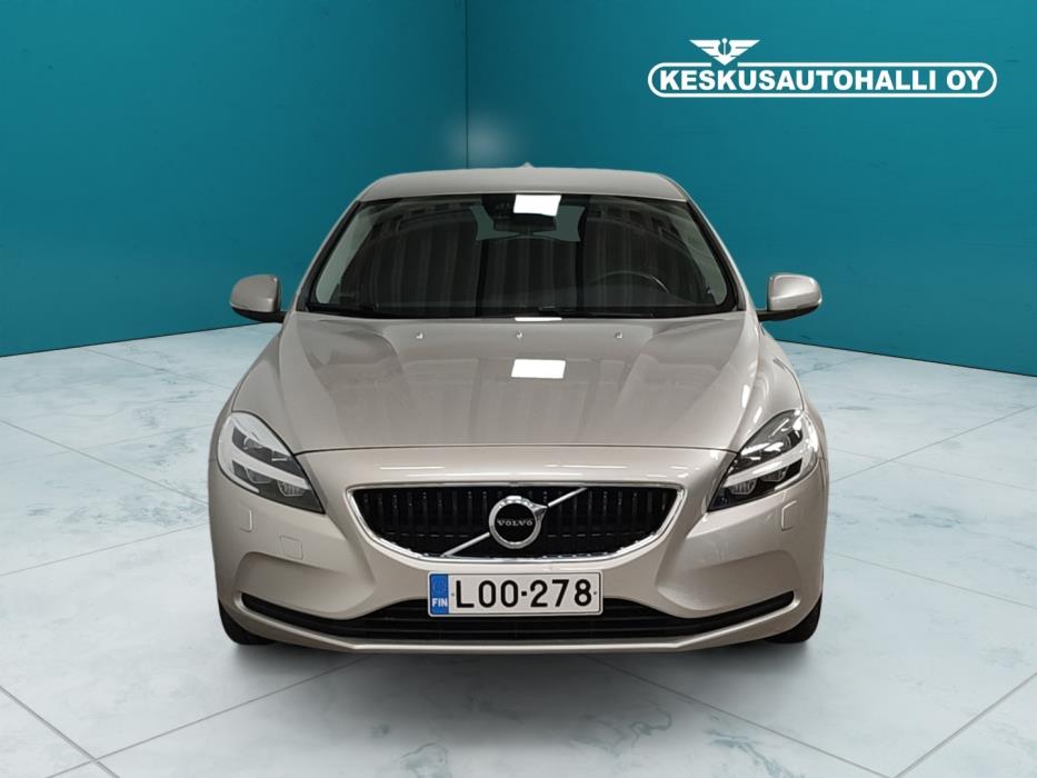 VOLVO V40 2018