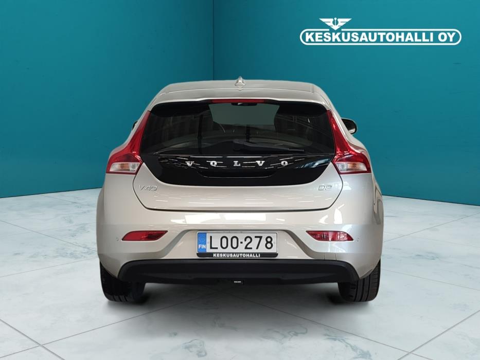 VOLVO V40 2018