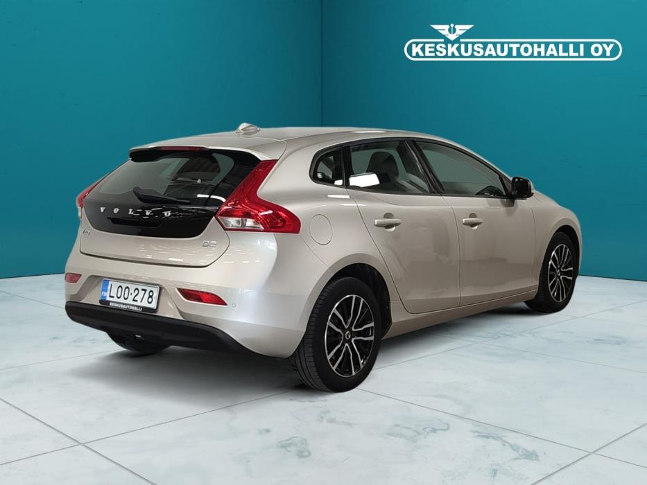 VOLVO V40 2018