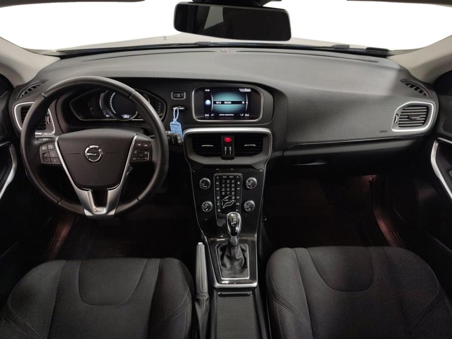 VOLVO V40 2018