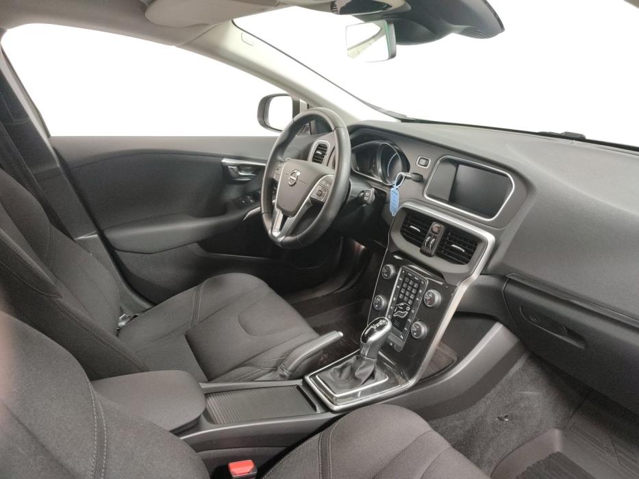 VOLVO V40 2018