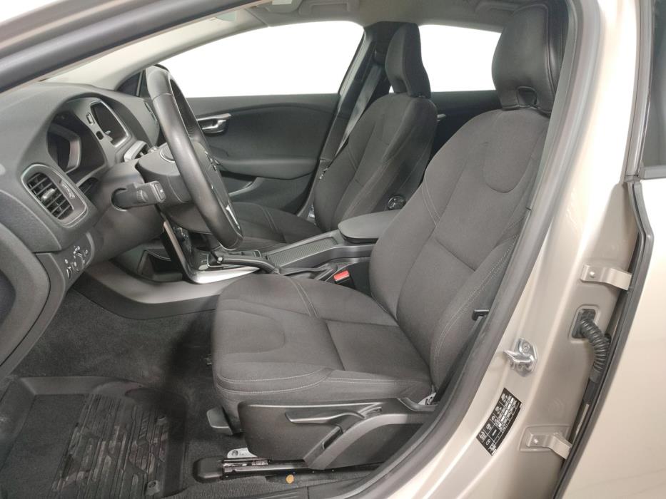 VOLVO V40 2018